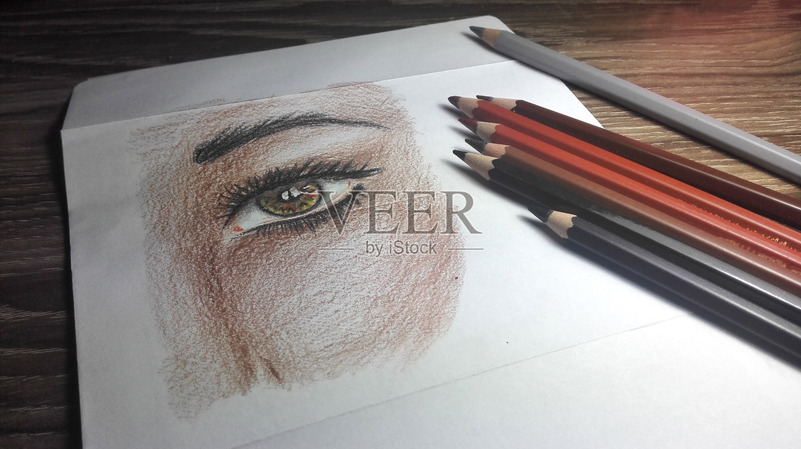 用铅笔画出我用眼睛画的脸的部分插画图片素材