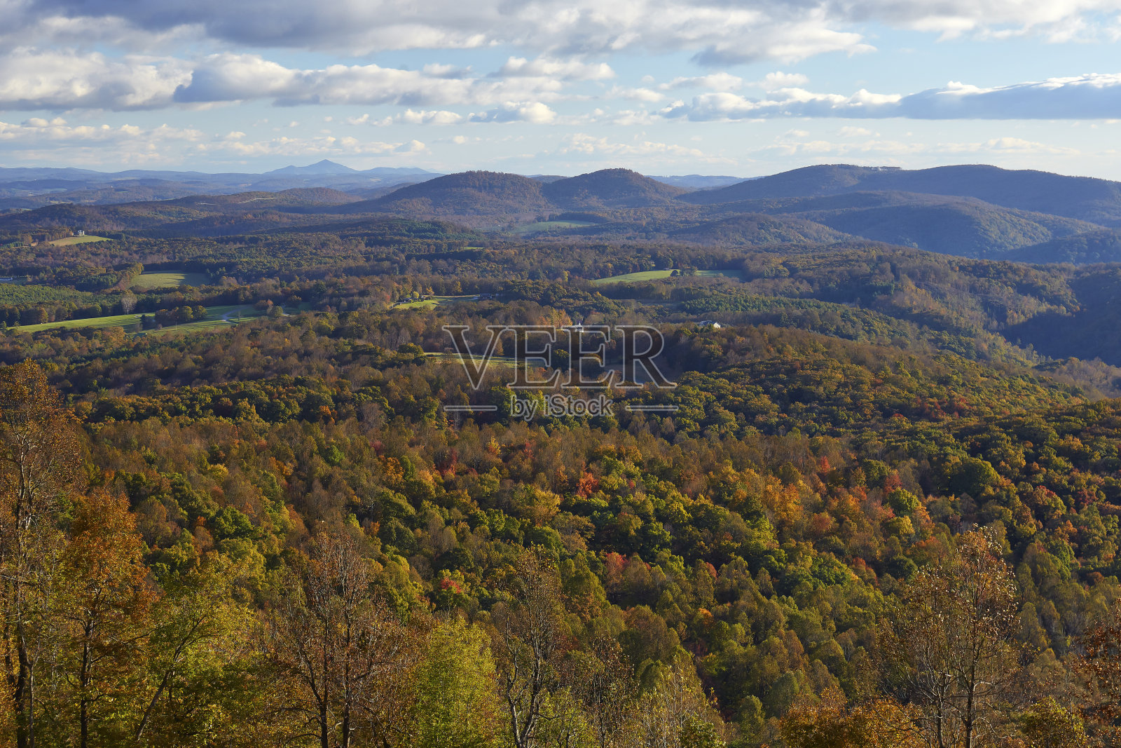 秋天的场景靠近洛基旋钮，弗吉尼亚州照片摄影图片