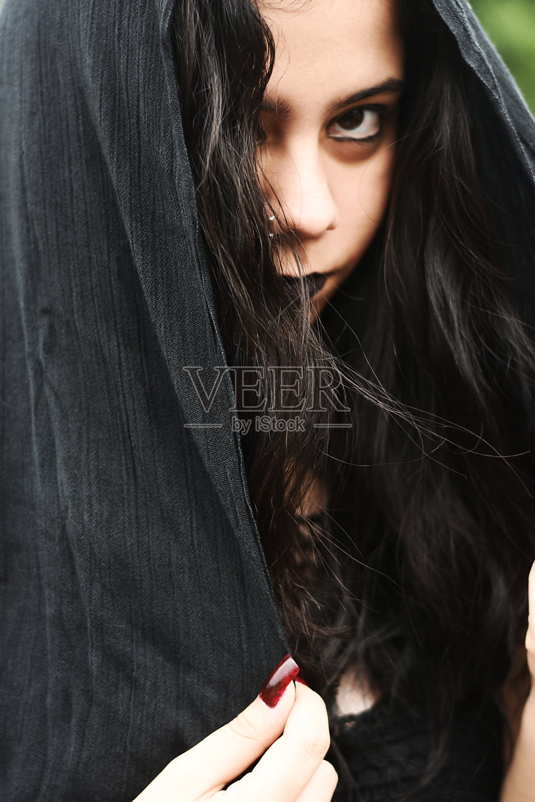 年轻的寡妇照片摄影图片