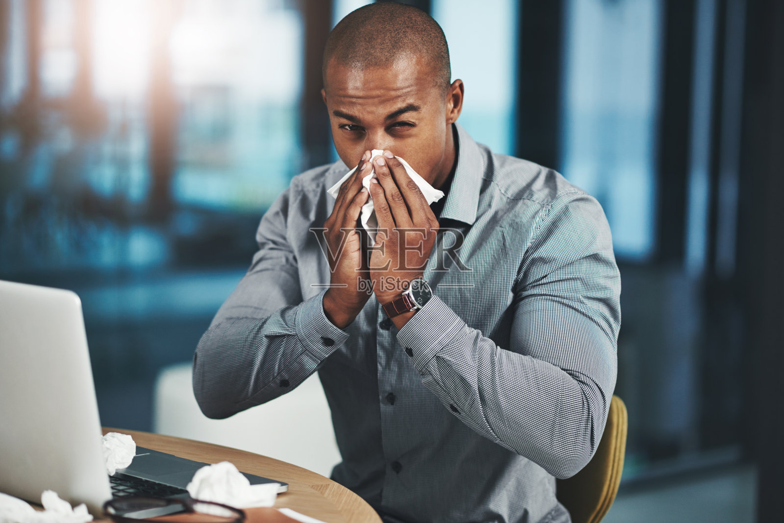 我需要补充我的纸巾储备照片摄影图片