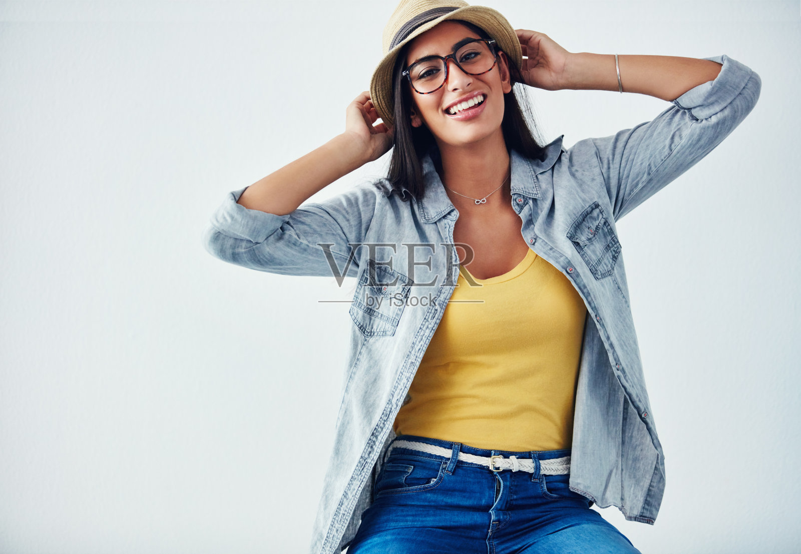 帽子让我快乐照片摄影图片