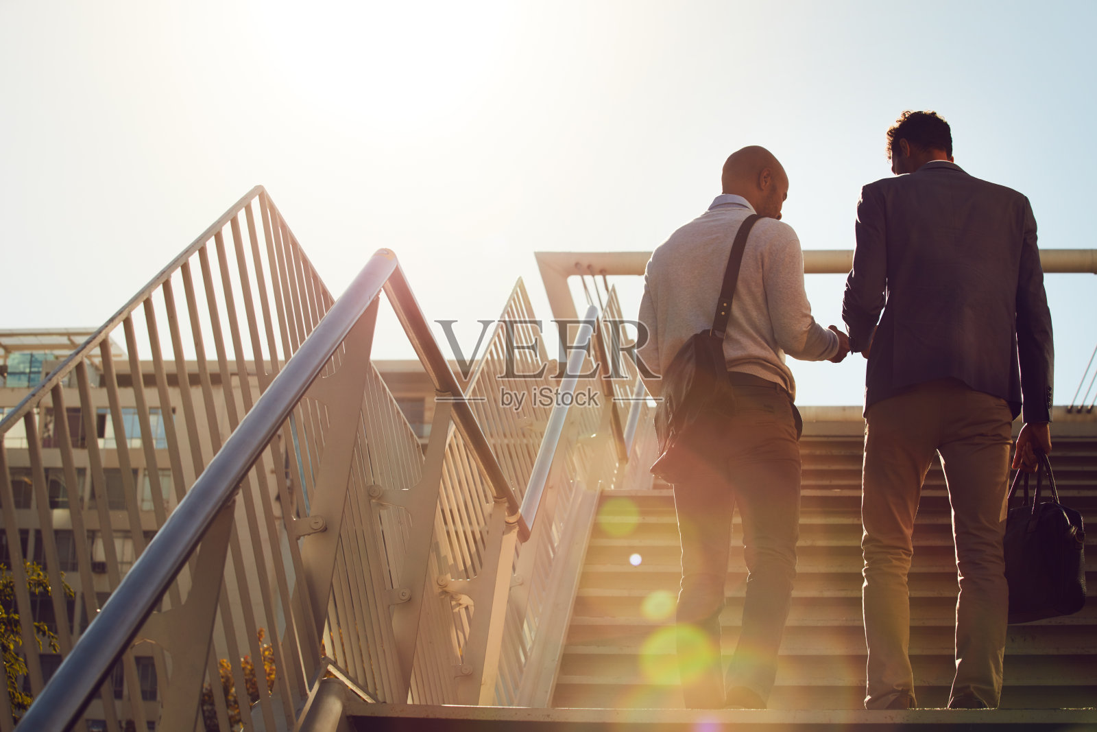 创业路上的企业家照片摄影图片