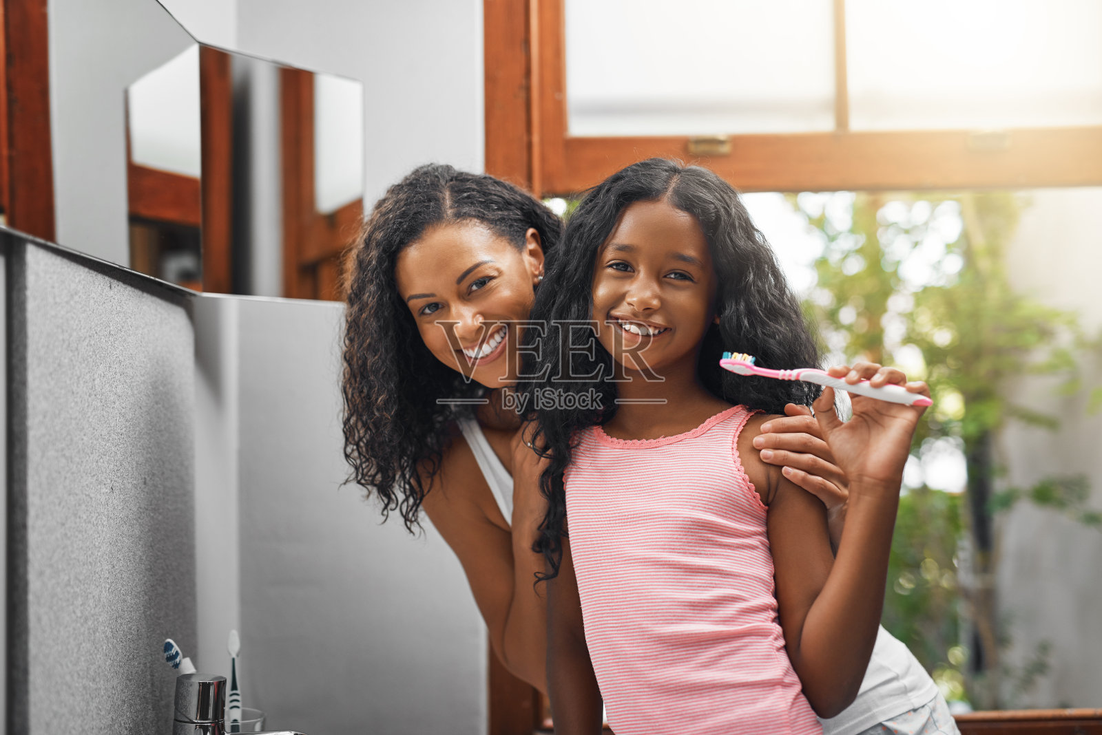 我们为自己的口腔卫生感到自豪照片摄影图片