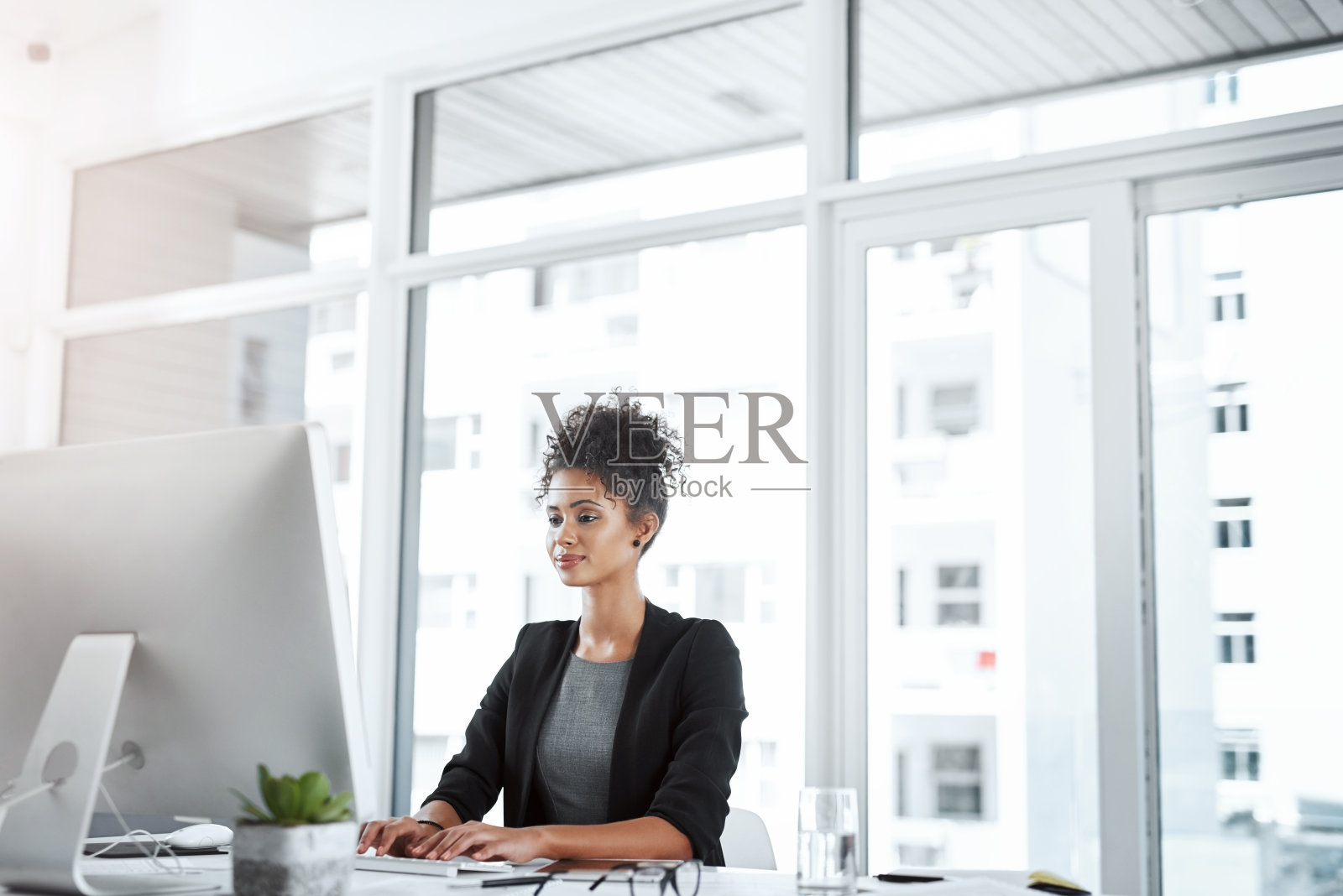 没有什么比专注更能提高生产力照片摄影图片