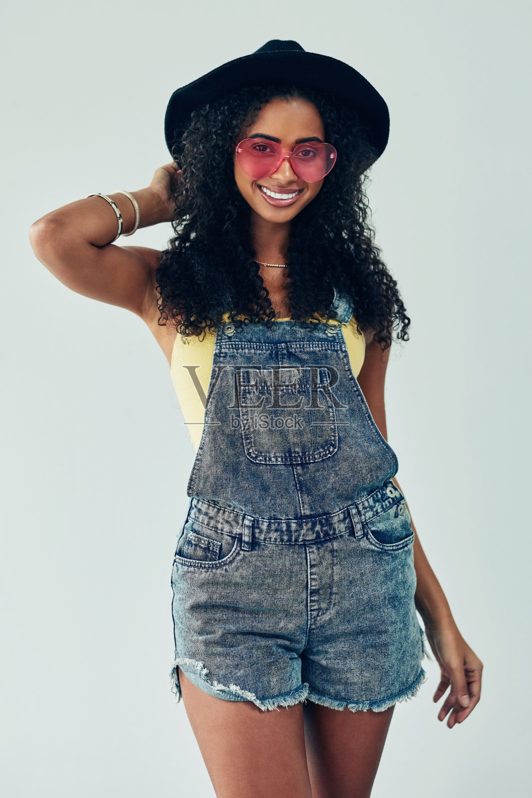 自信是穿上任何衣服的关键照片摄影图片