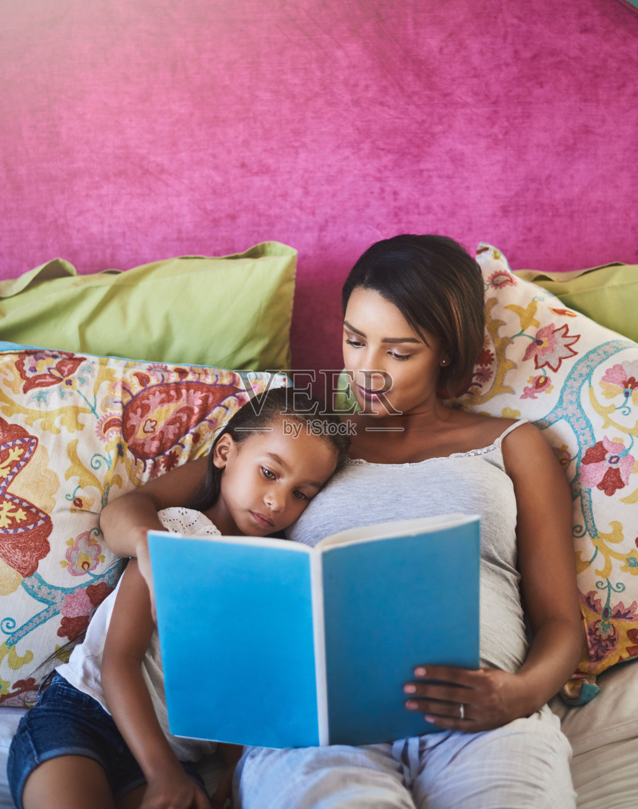 给他们机会去探索许多奇妙的世界照片摄影图片