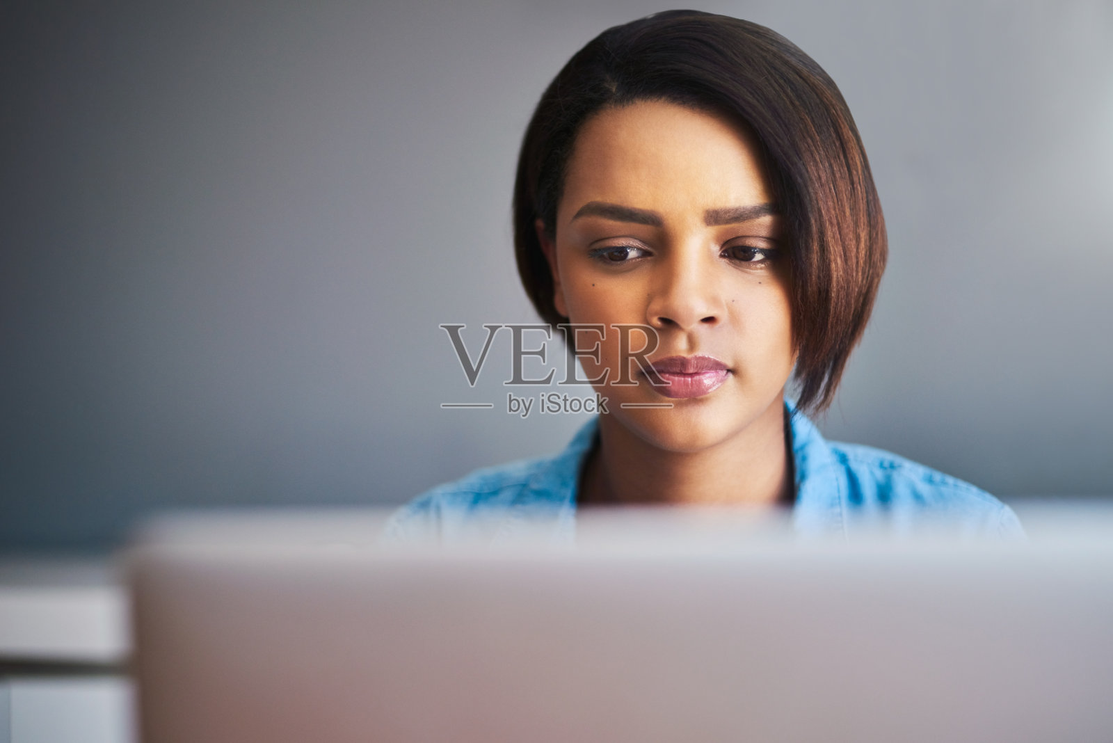 专注会找到方法照片摄影图片