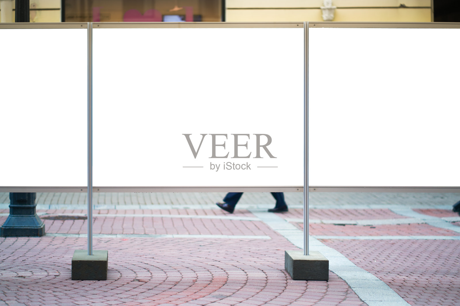 白色标志排成一排。照片摄影图片