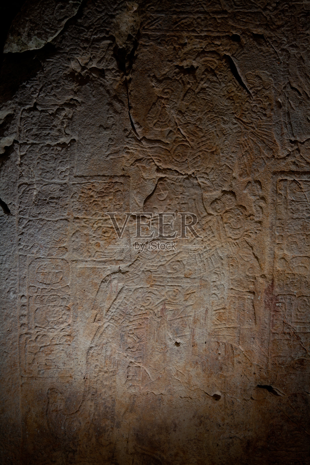 亚克斯奇兰的玛雅石雕是一座古老的玛雅城市，位于墨西哥恰帕斯州乌苏马辛塔河畔。照片摄影图片