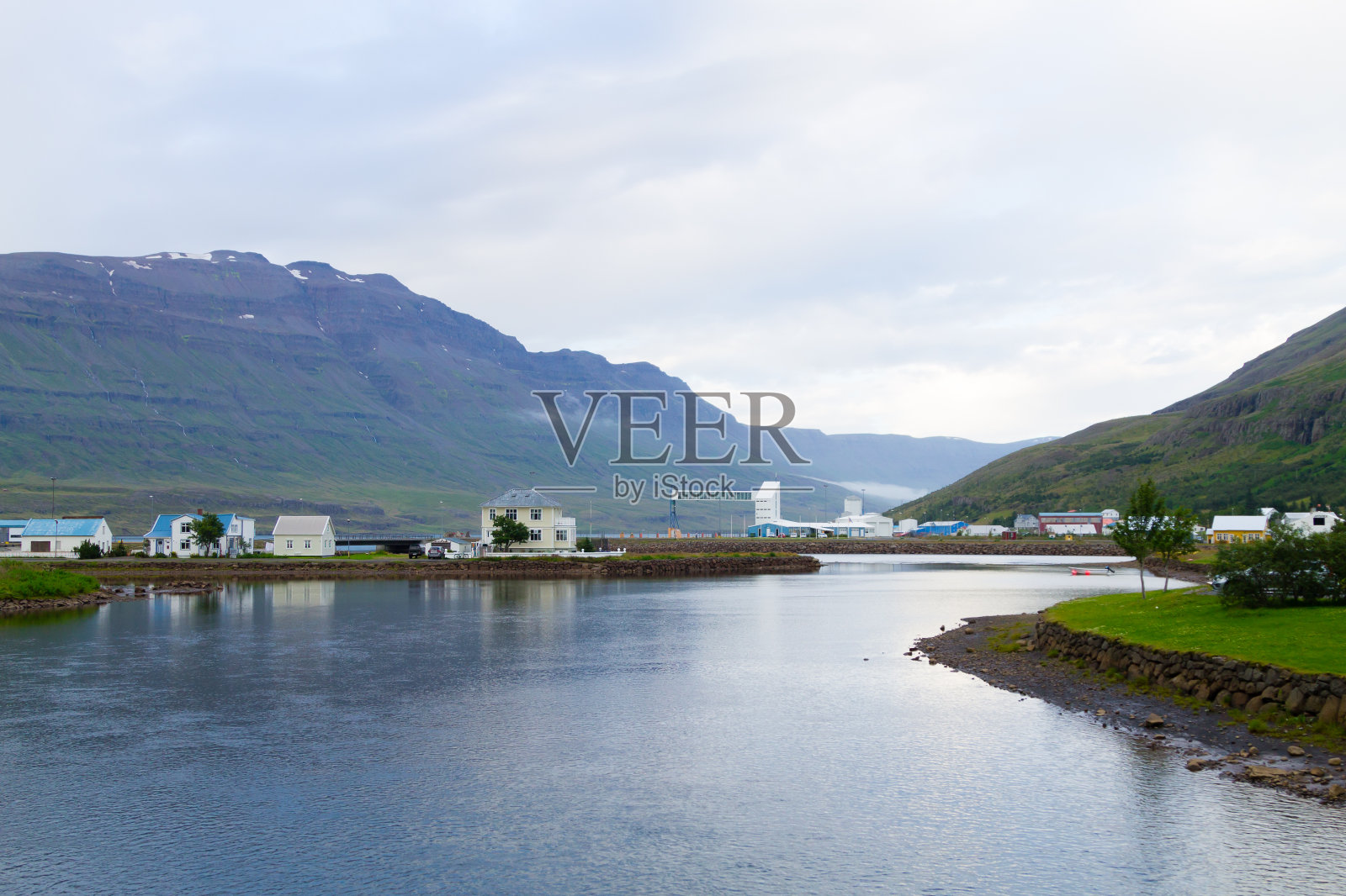 Seydisfjordur装饰的房子近距离，冰岛地标照片摄影图片