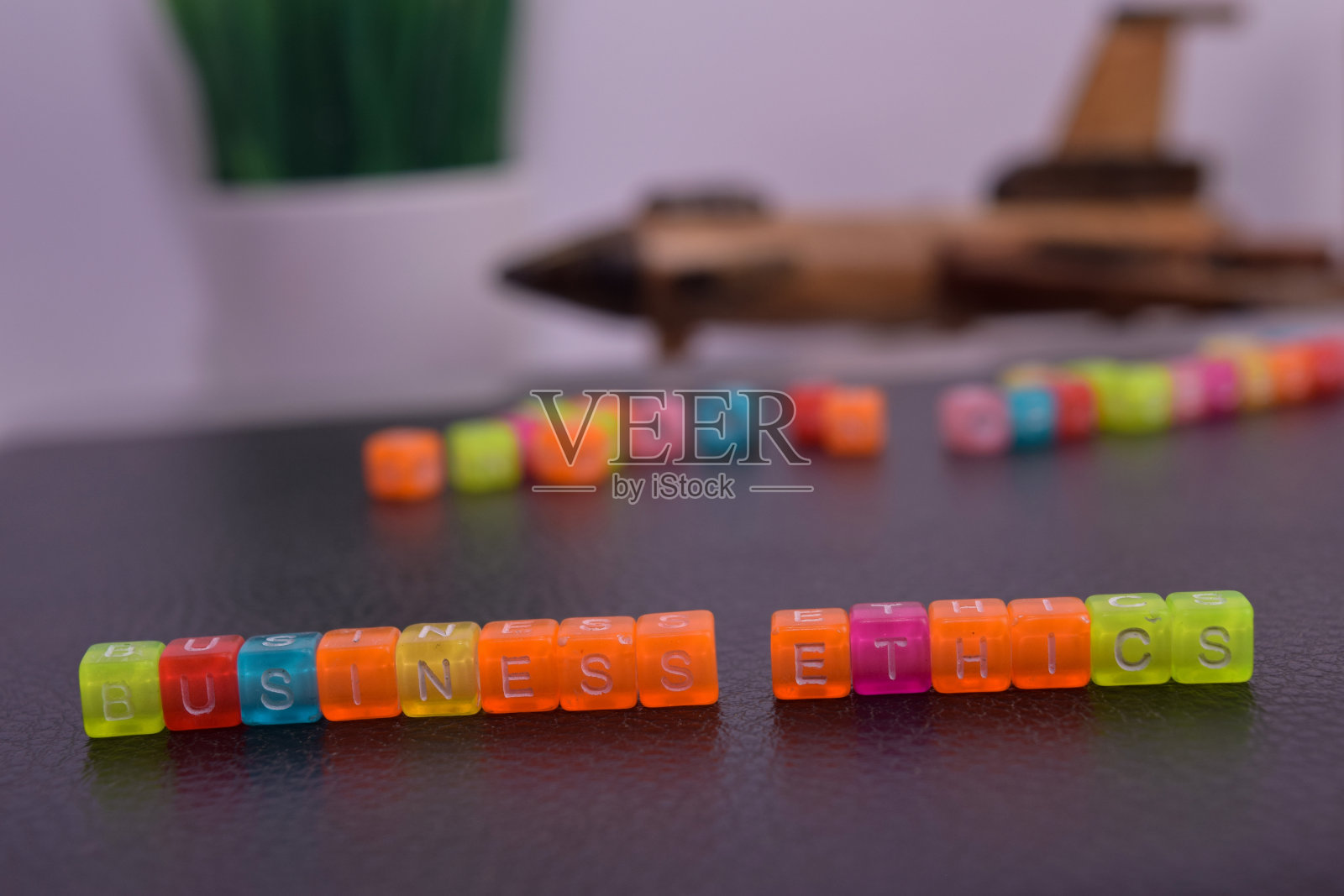 木块上的商业道德。照片摄影图片