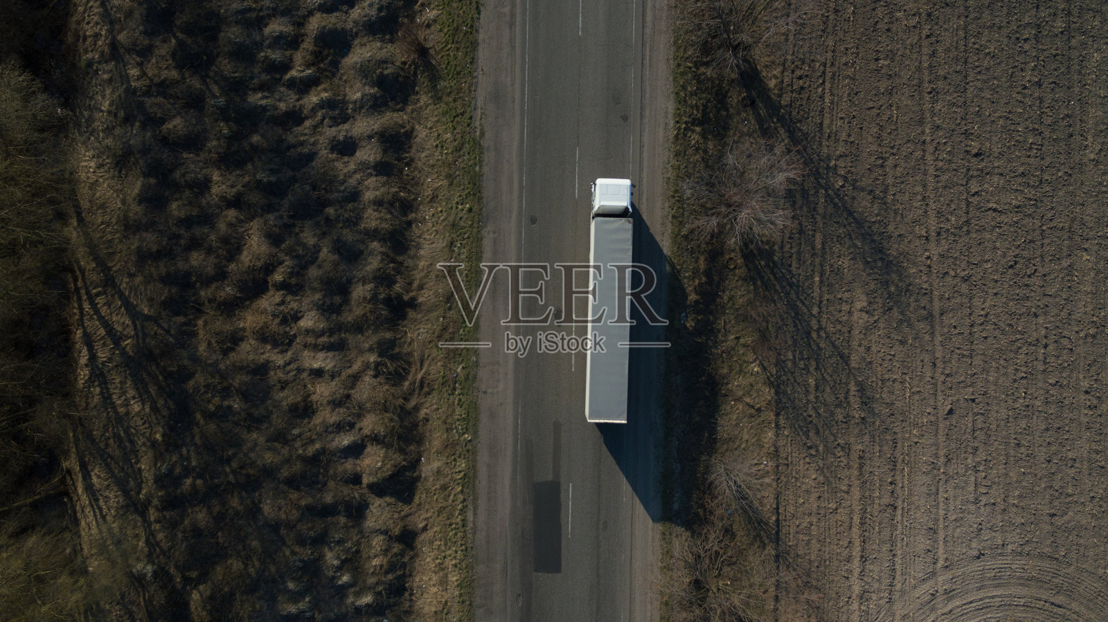 从高空鸟瞰。照片摄影图片