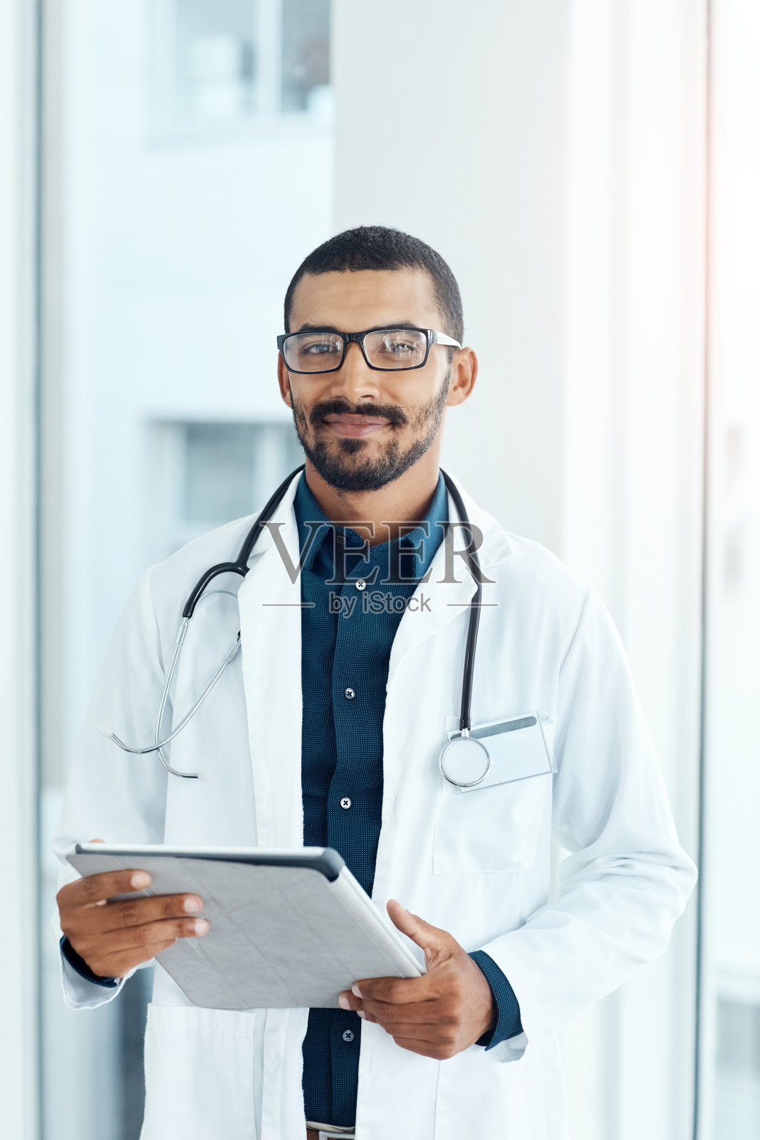 现代医生必须有技术吗照片摄影图片