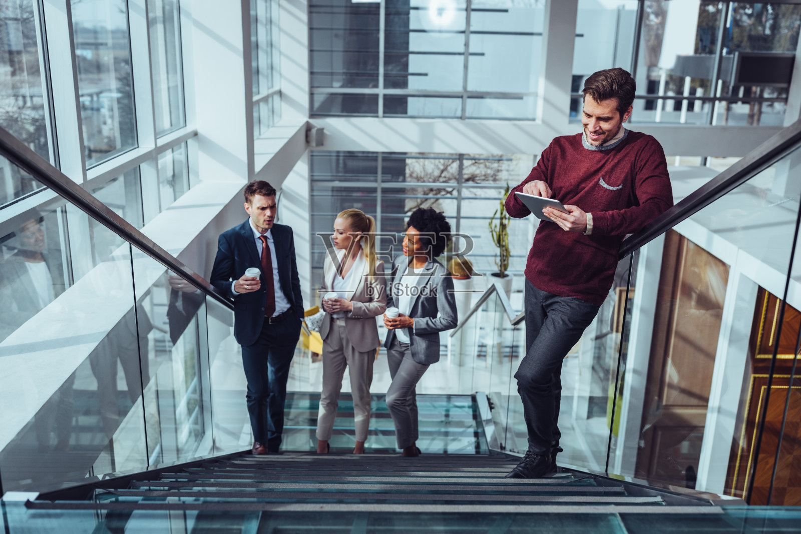 与客户保持联系照片摄影图片