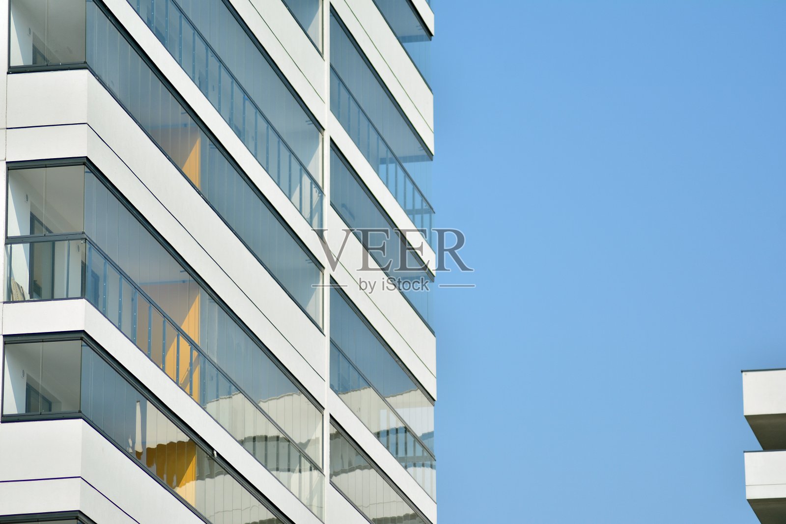 现代化的欧式住宅小区。抽象建筑，现代城市几何的片段。照片摄影图片