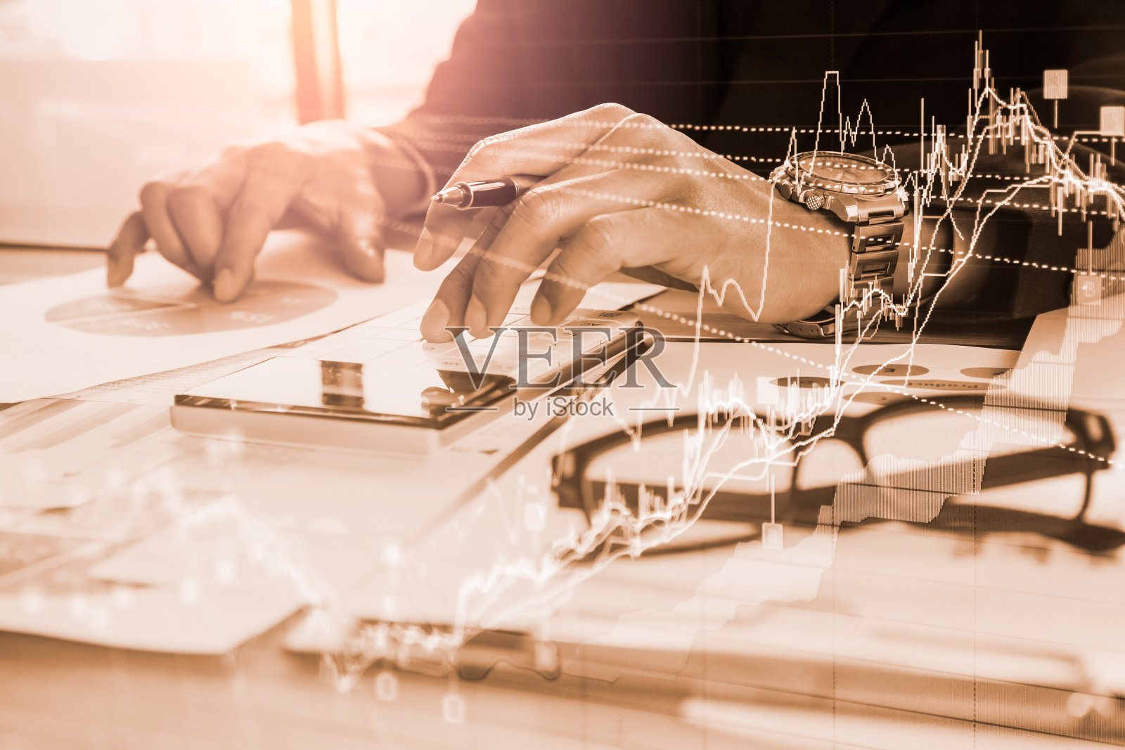 股票市场或外汇交易图形和烛台图表适合金融投资的概念。经济趋势背景的商业理念和所有的艺术作品设计。抽象的金融背景。照片摄影图片