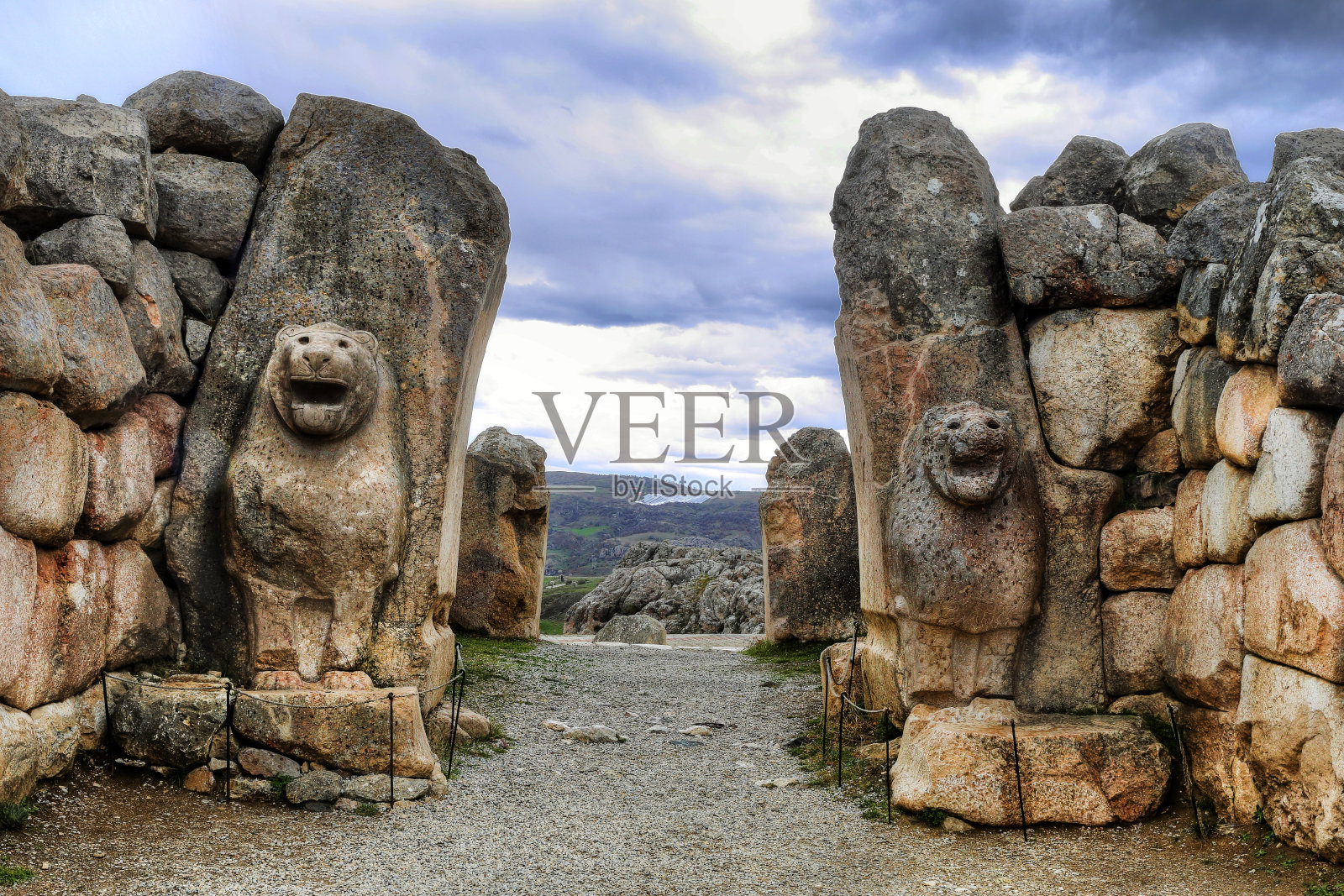 哈图萨狮子门：位于土耳其科鲁姆省博阿兹卡莱附近的古城照片摄影图片