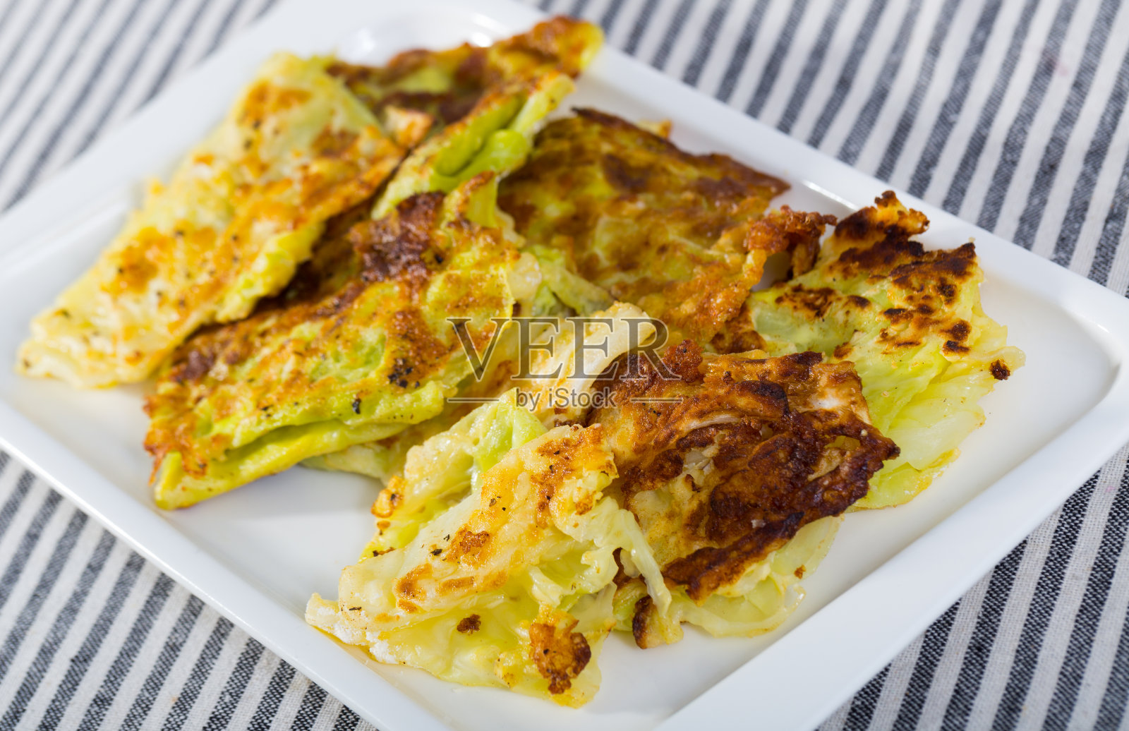 面包白菜叶子照片摄影图片