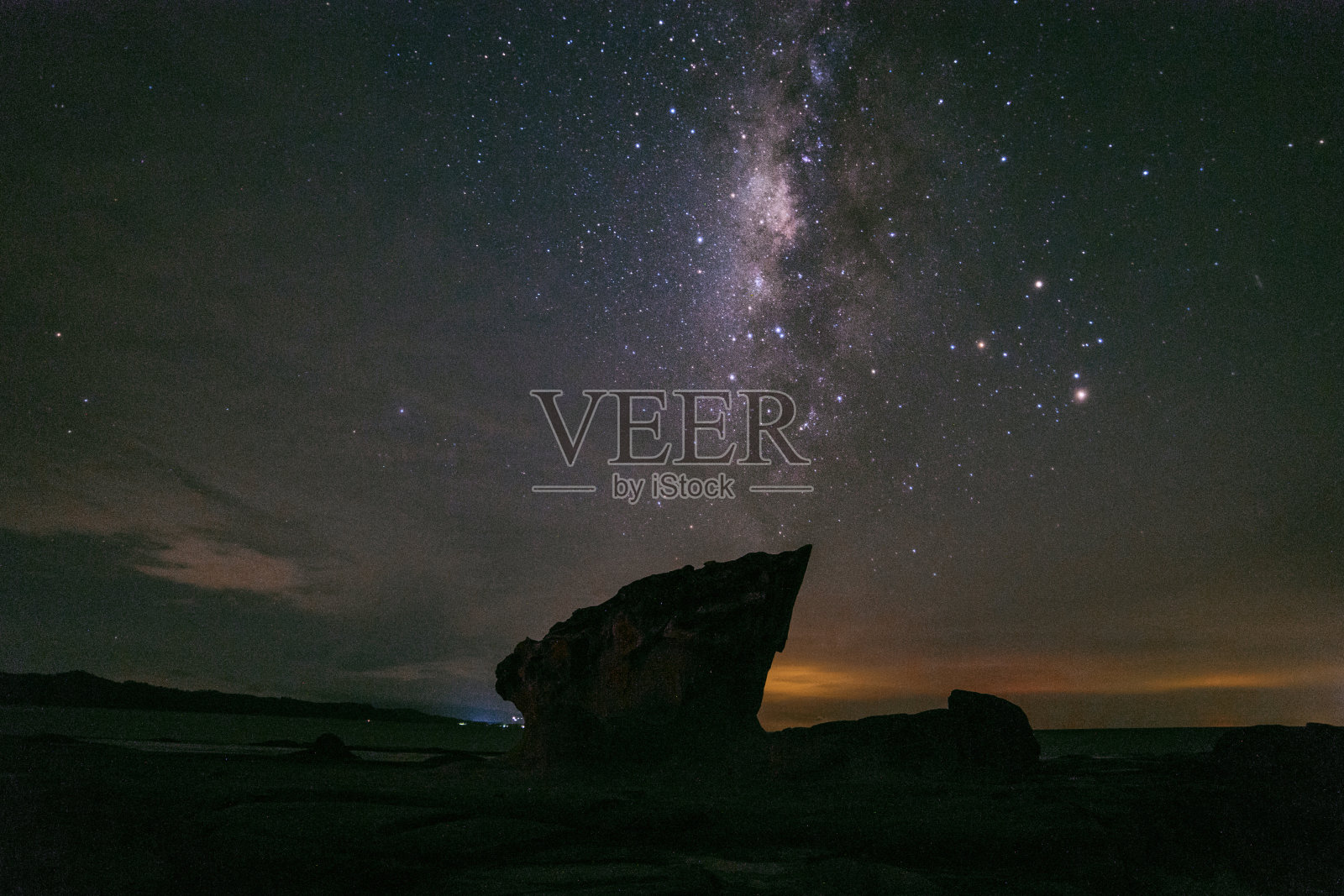 婆罗洲尖端的银河照片摄影图片