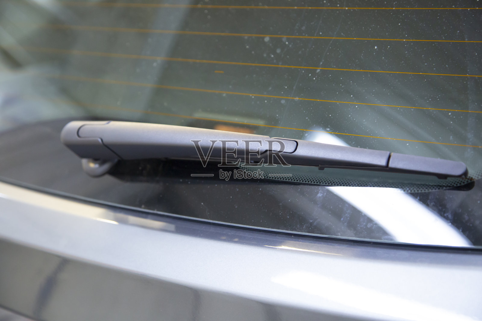 汽车玻璃清洁剂。照片摄影图片