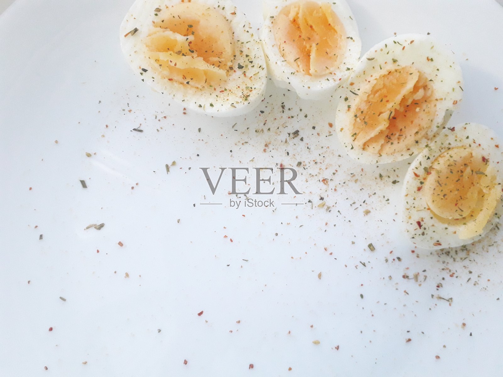 白色背景上的鸡蛋照片摄影图片