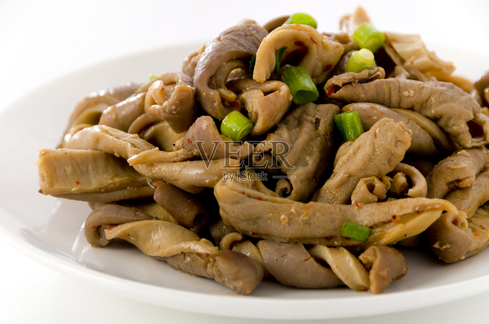 日本料理，冲绳料理，但他中上日炒，motsu(猪内脏)炒照片摄影图片