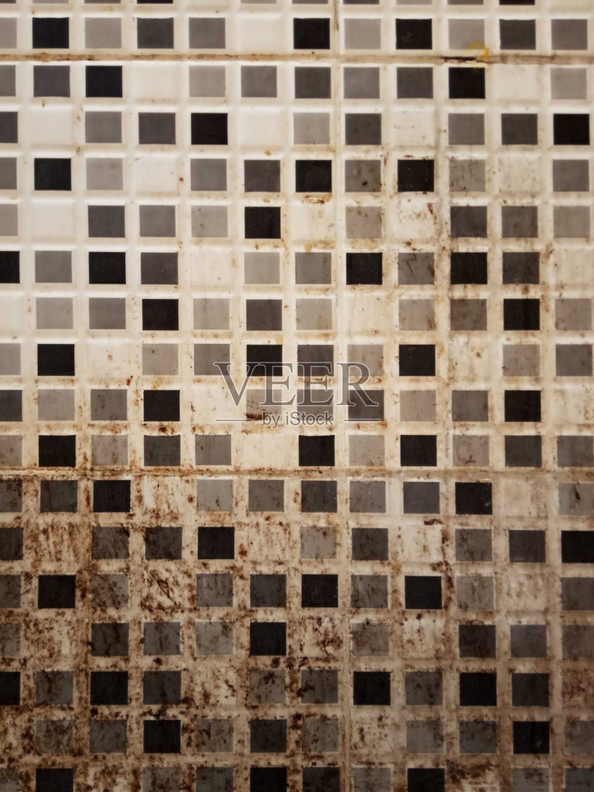 半清洁和肮脏的白墙瓷砖照片摄影图片