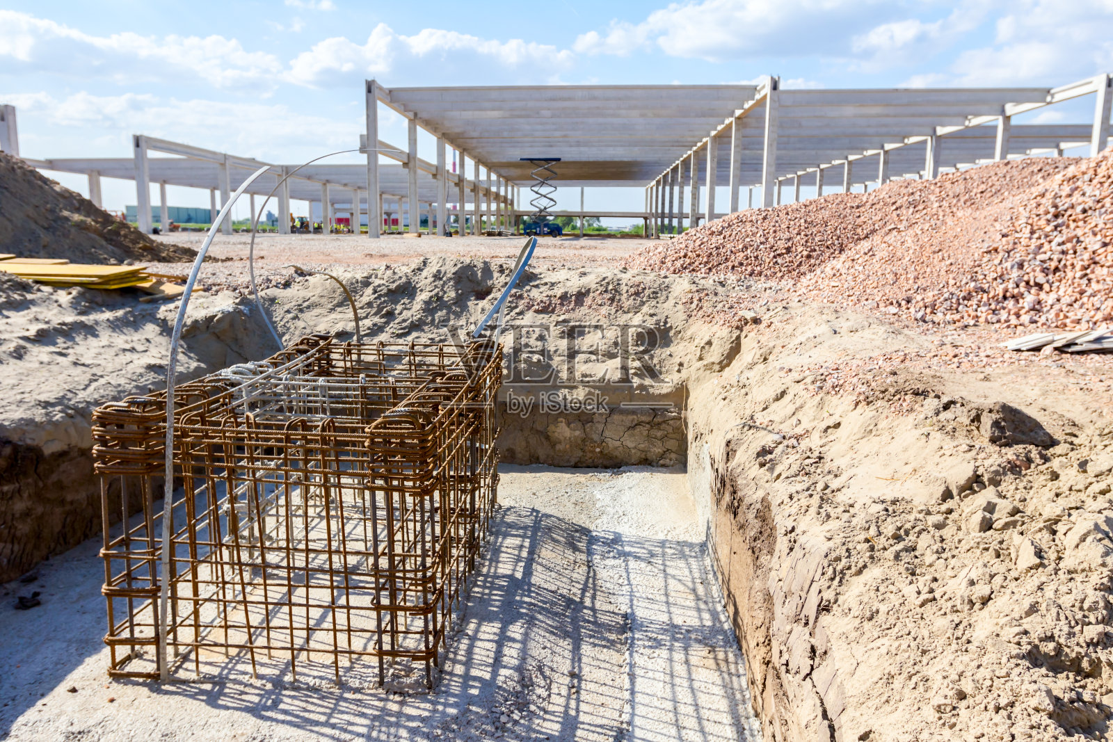 施工现场钢筋骨架、电枢、钢筋照片摄影图片