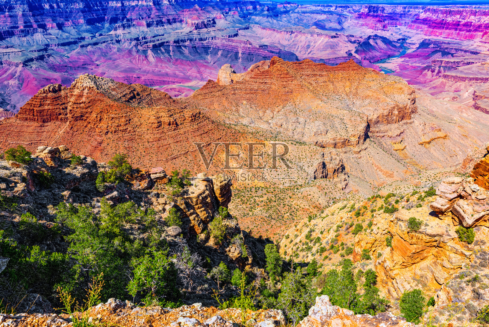 令人惊叹的自然地质构造-大峡谷在亚利桑那州，南缘。照片摄影图片
