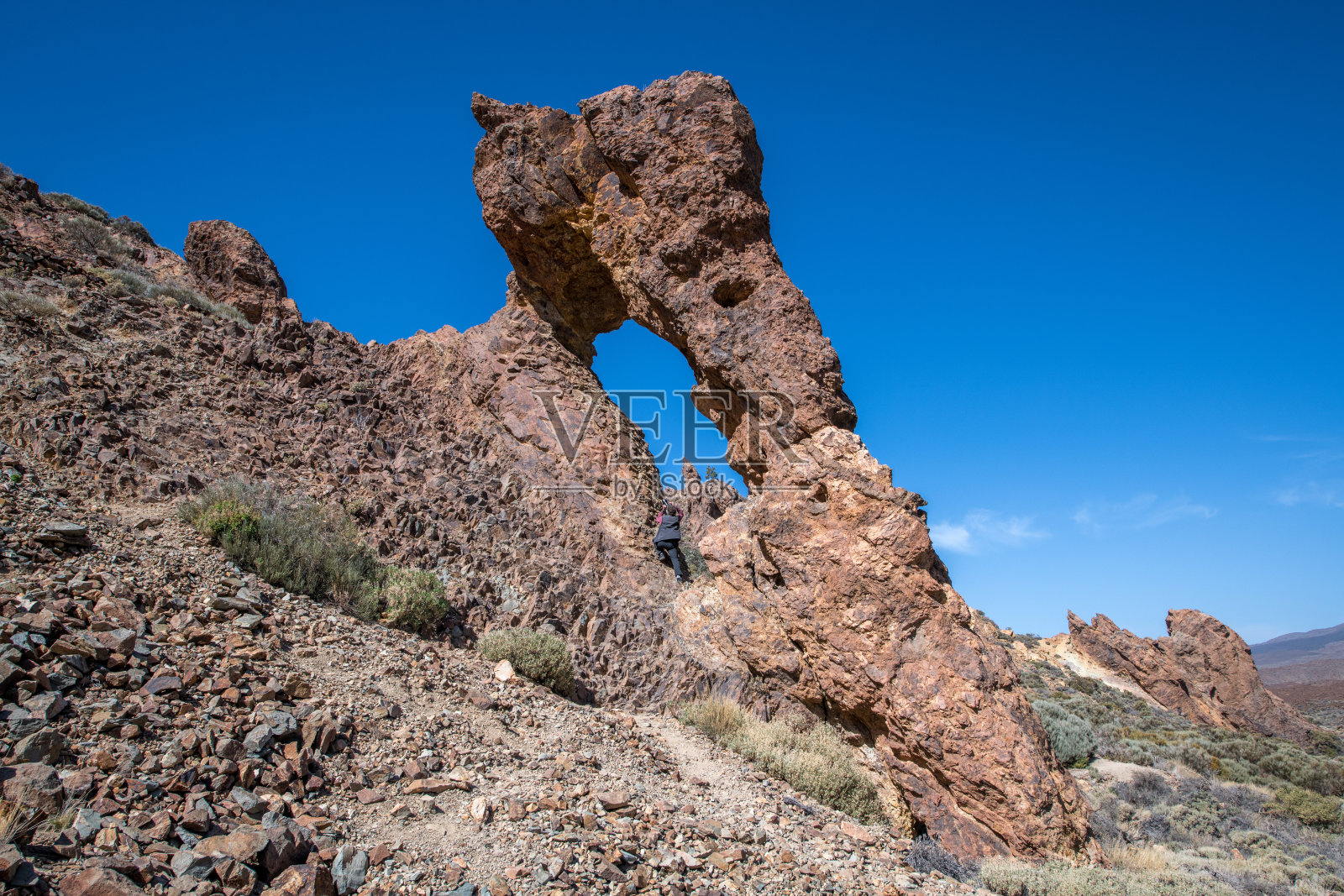 西班牙特内里费岛的埃尔泰德火山国家公园的石拱照片摄影图片