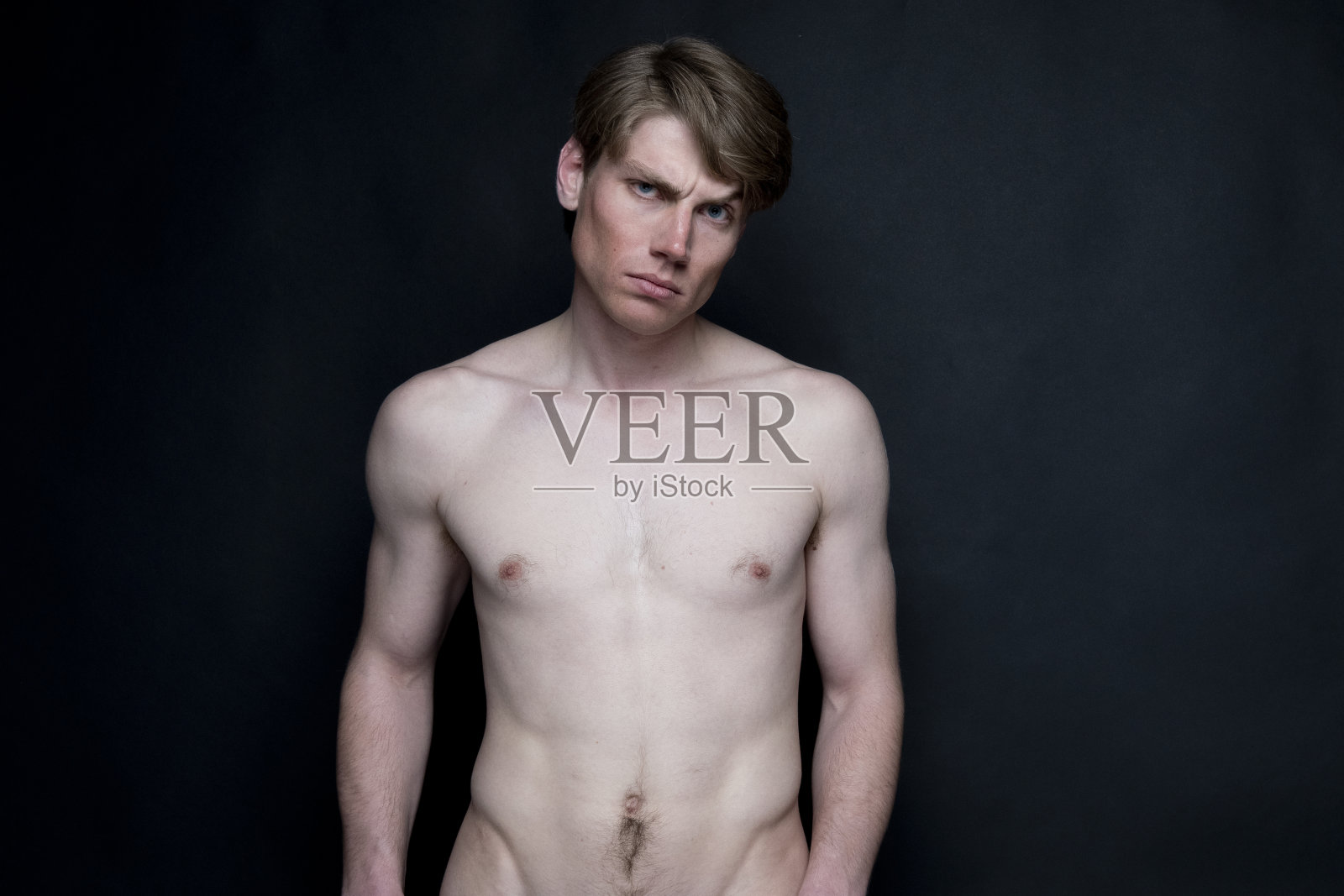 穿着黑色内衣的帅哥照片摄影图片