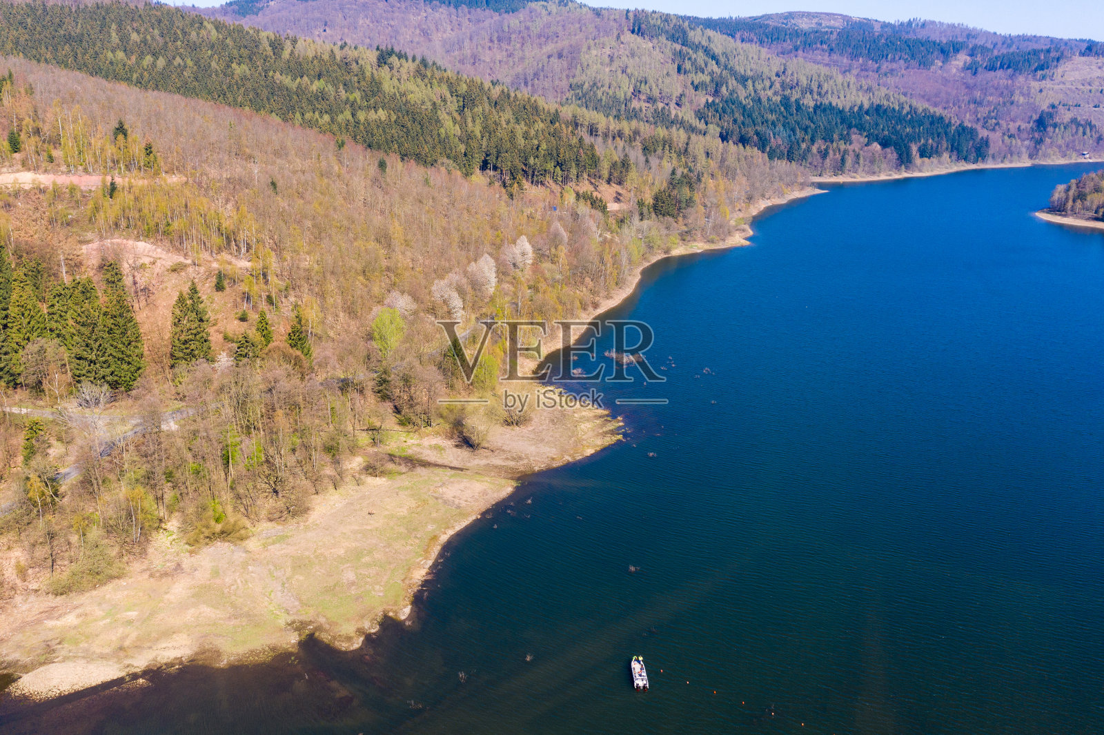 从空中俯瞰大坝照片摄影图片