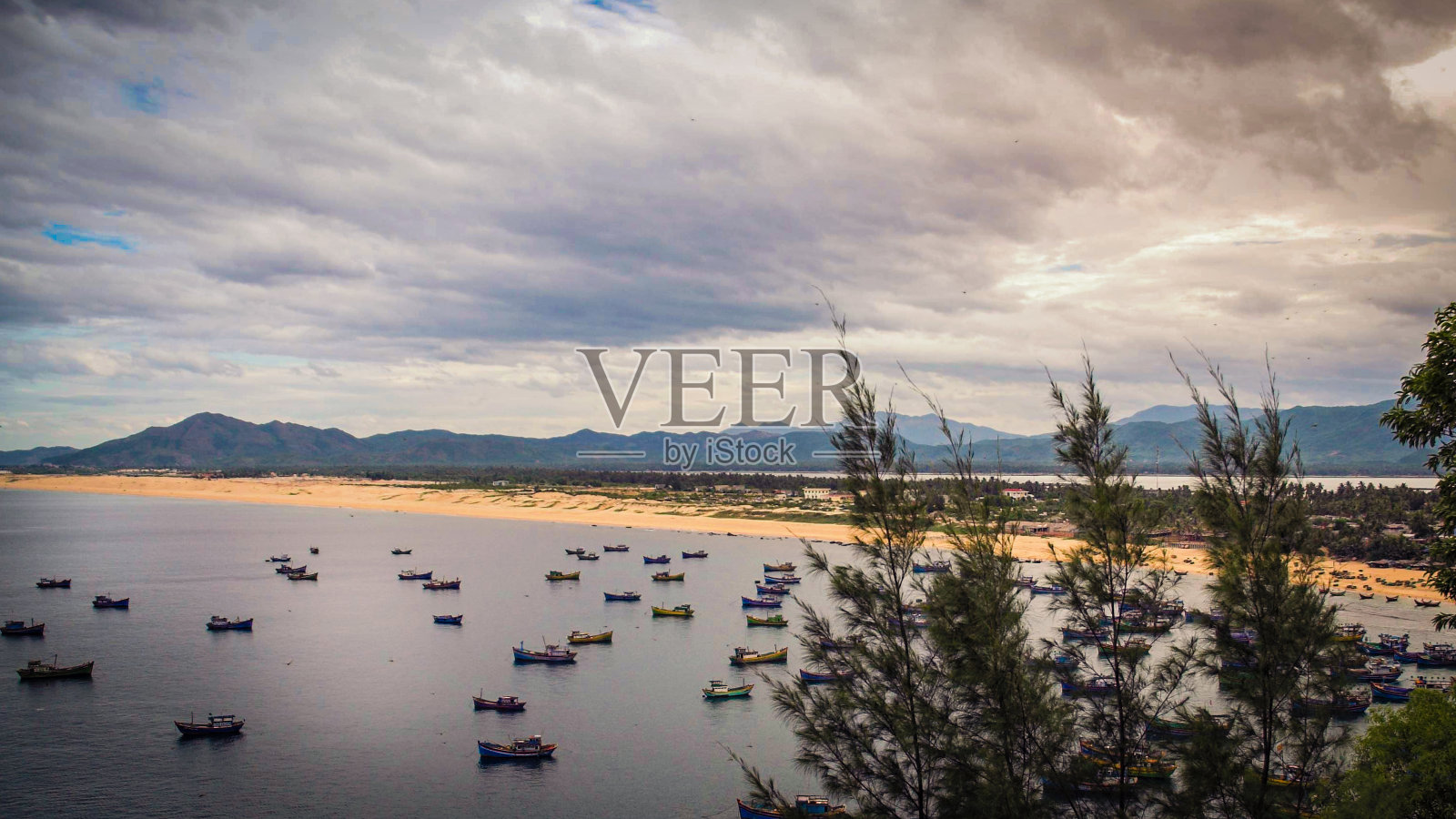 在去会安的路上照片摄影图片