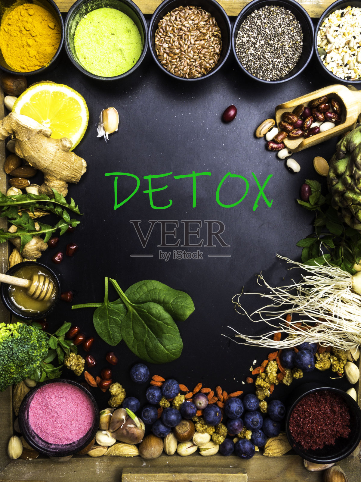 高膳食纤维健康食品的概念，水果，蔬菜，浆果，坚果和种子，食物高欧米茄3，抗氧化剂，花青素，智能碳水化合物和维生素，排毒概念照片摄影图片