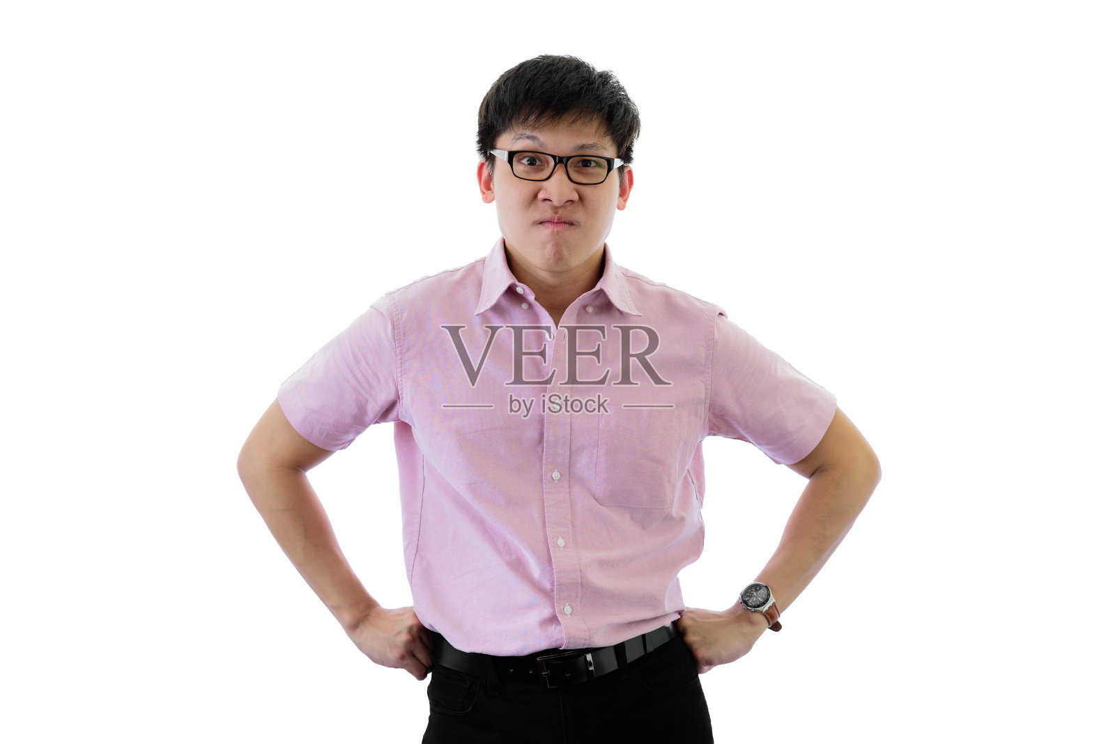 亚洲年轻商人站在孤立的白人背景上，心情沮丧。照片摄影图片