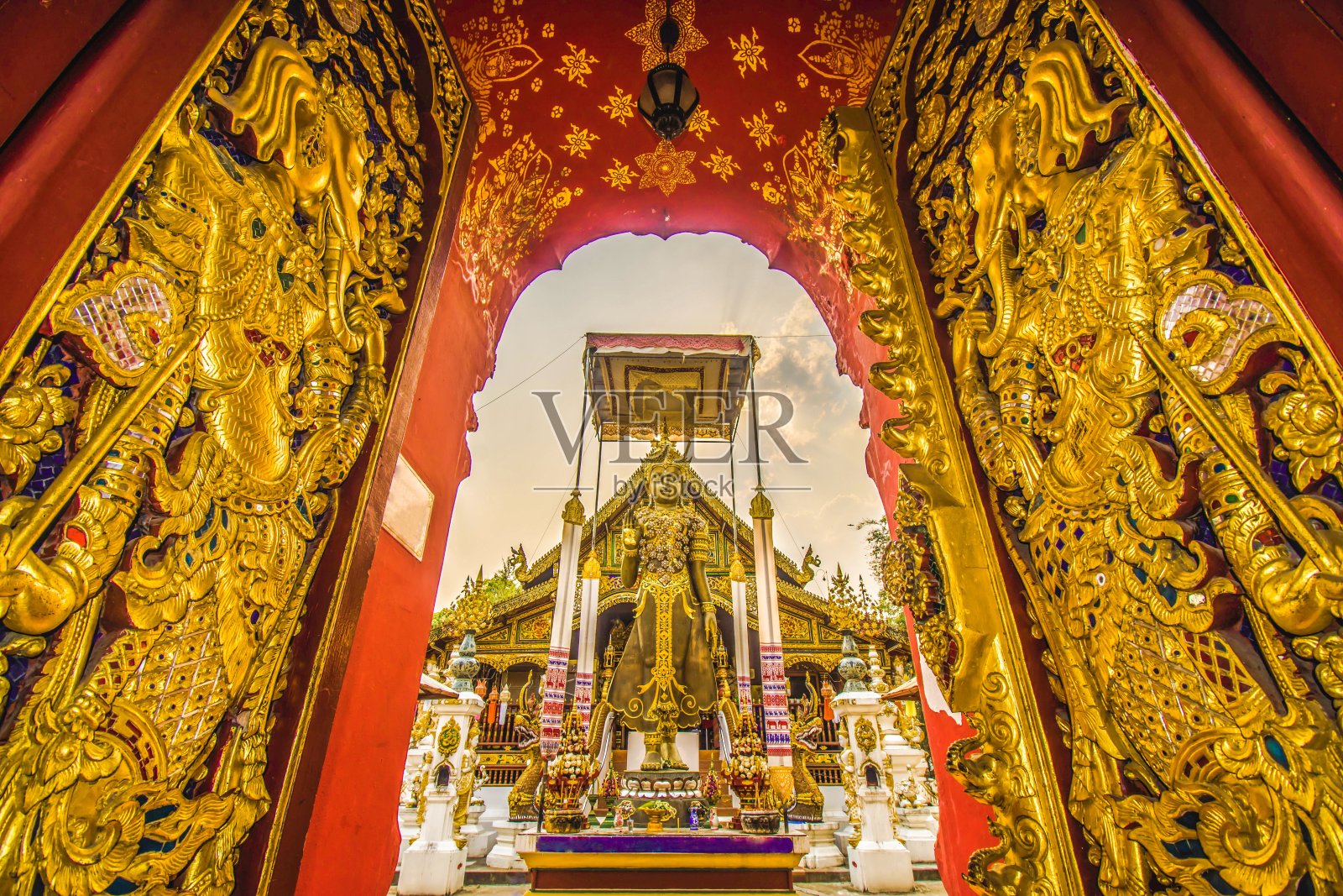 泰国清莱芒兰那风格的明寺。照片摄影图片