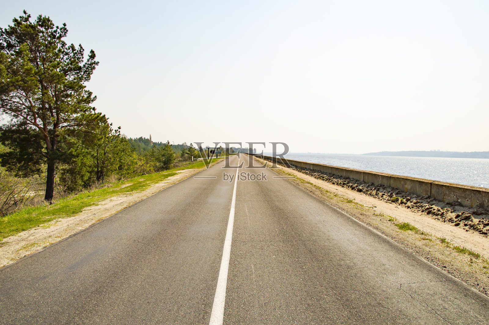 路地平线靠近海边照片摄影图片