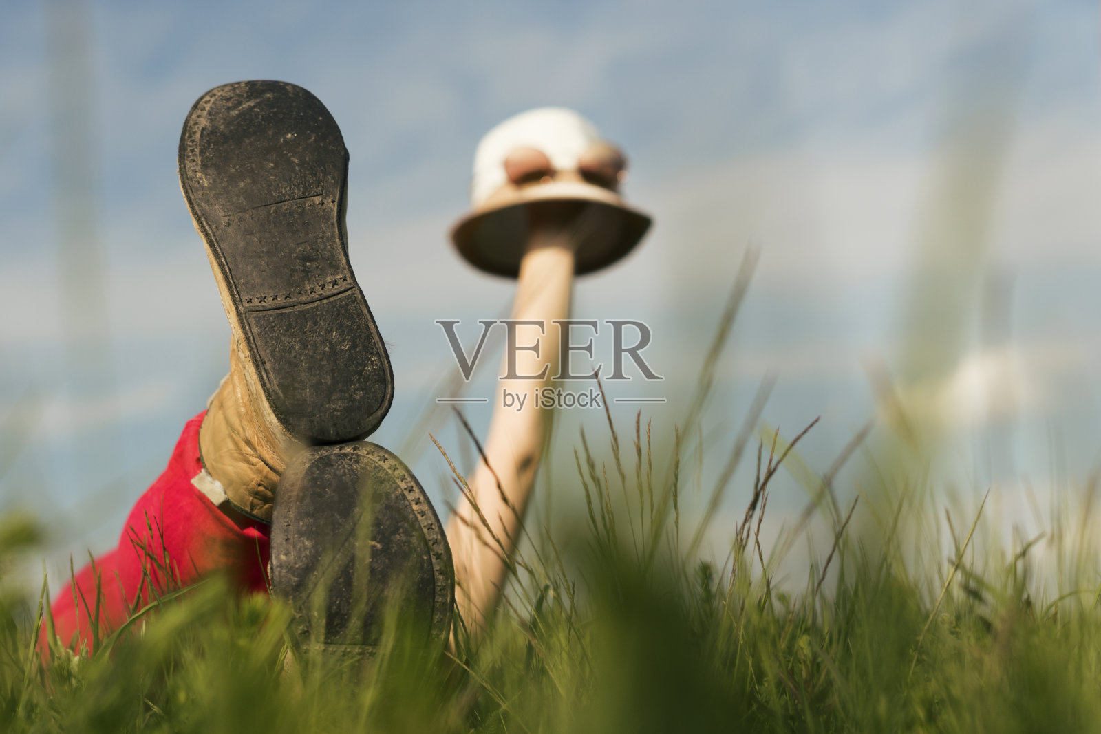 假期的到来。别担心，开心点。表达自己的思想。照片摄影图片