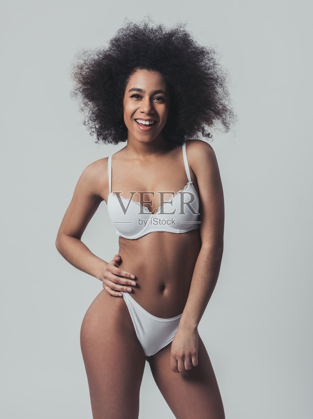 穿着内衣的美国黑人妇女照片摄影图片