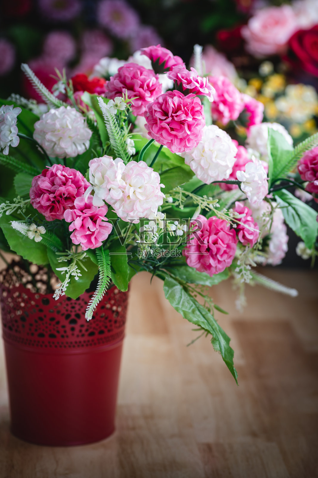 花瓶里的一束花照片摄影图片