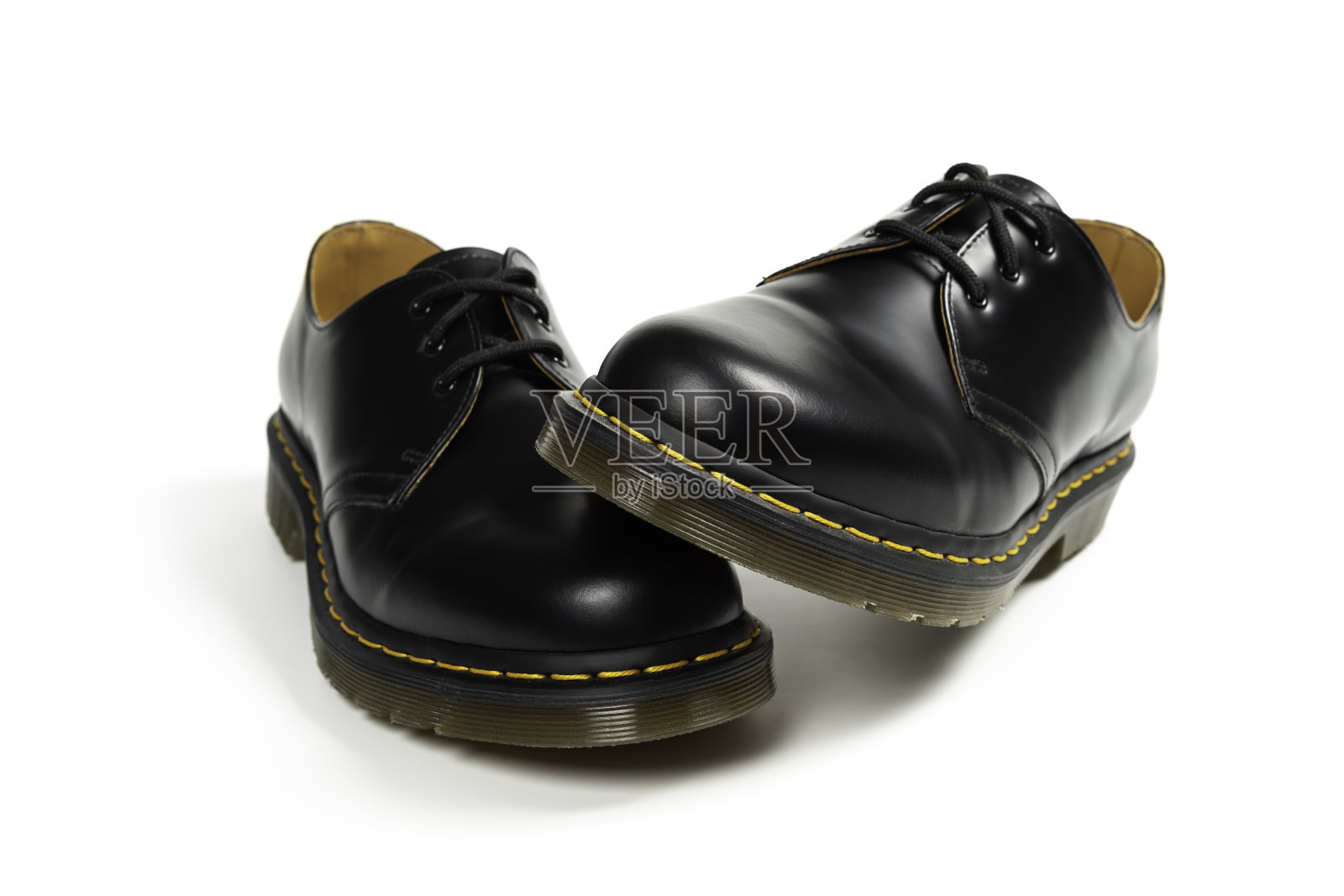 黑皮鞋照片摄影图片