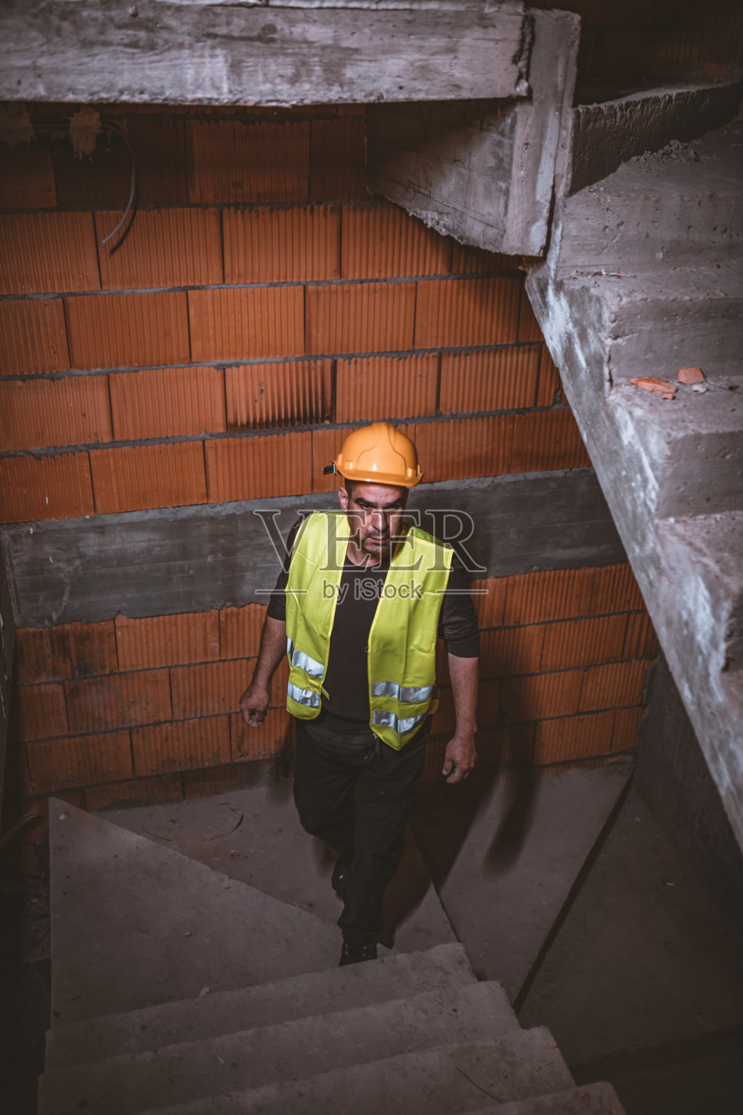 建筑工地的建筑工人照片摄影图片