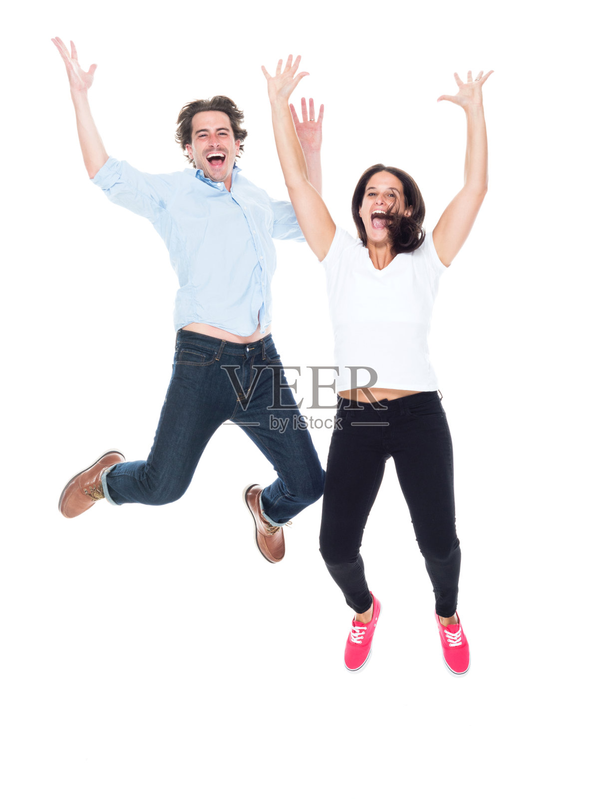 一对迷人的夫妇高兴得跳了起来照片摄影图片