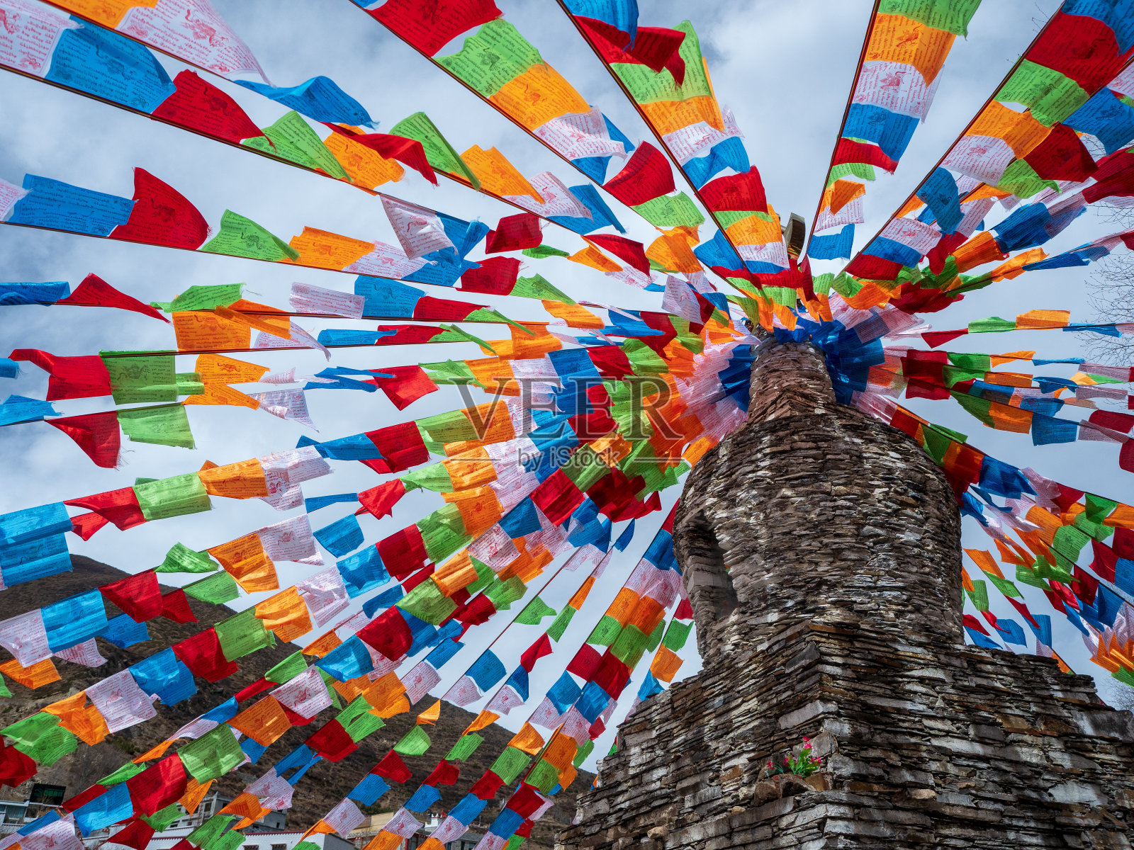 四姑娘山(四姐妹山，东方阿尔卑斯山)的景观，在阿加瓦族羌族自治州，中国四川省。照片摄影图片