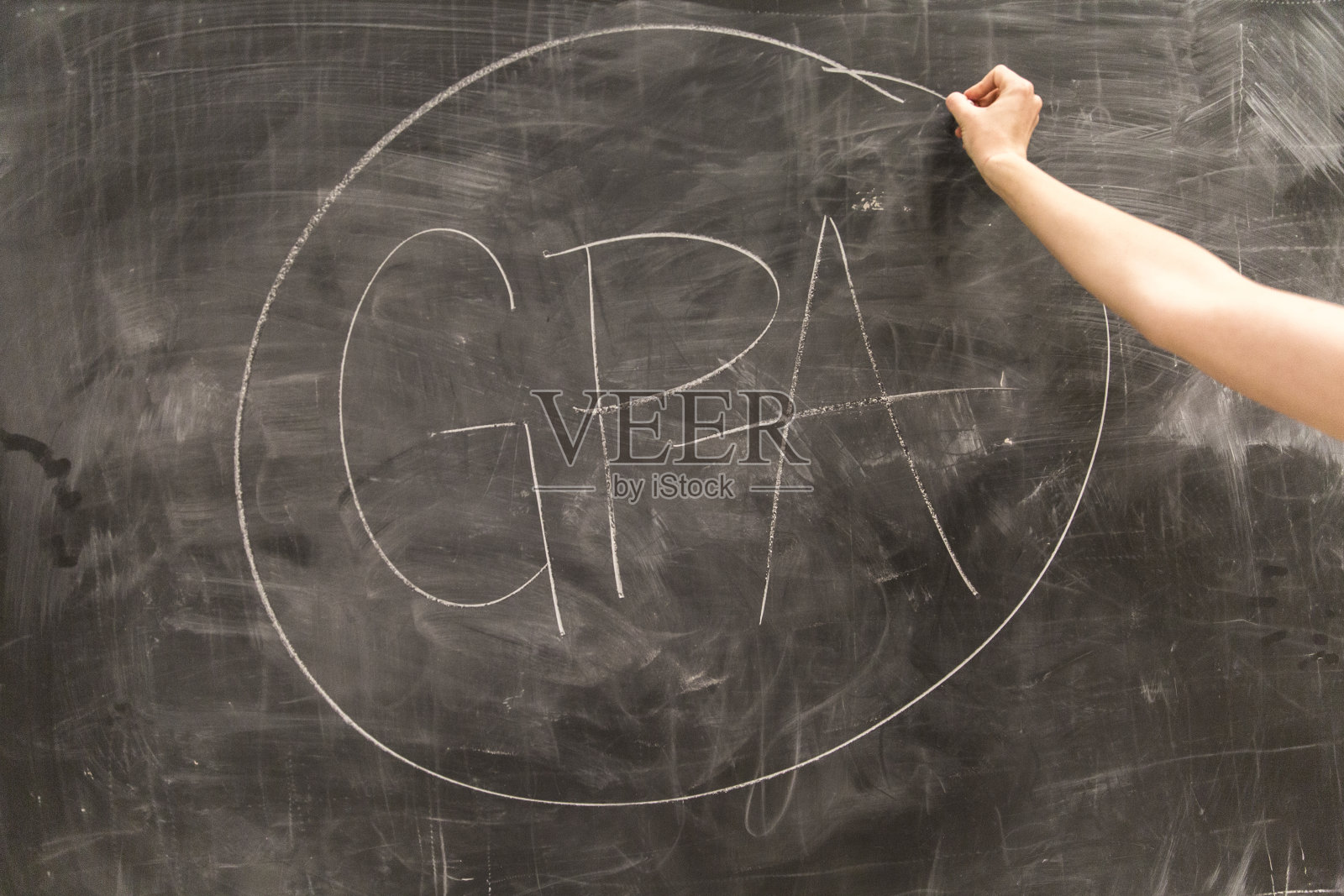 GPA写在黑板上照片摄影图片