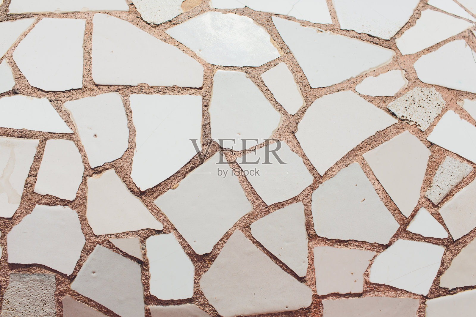 破碎瓷砖白色花纹墙纹理背景。照片摄影图片