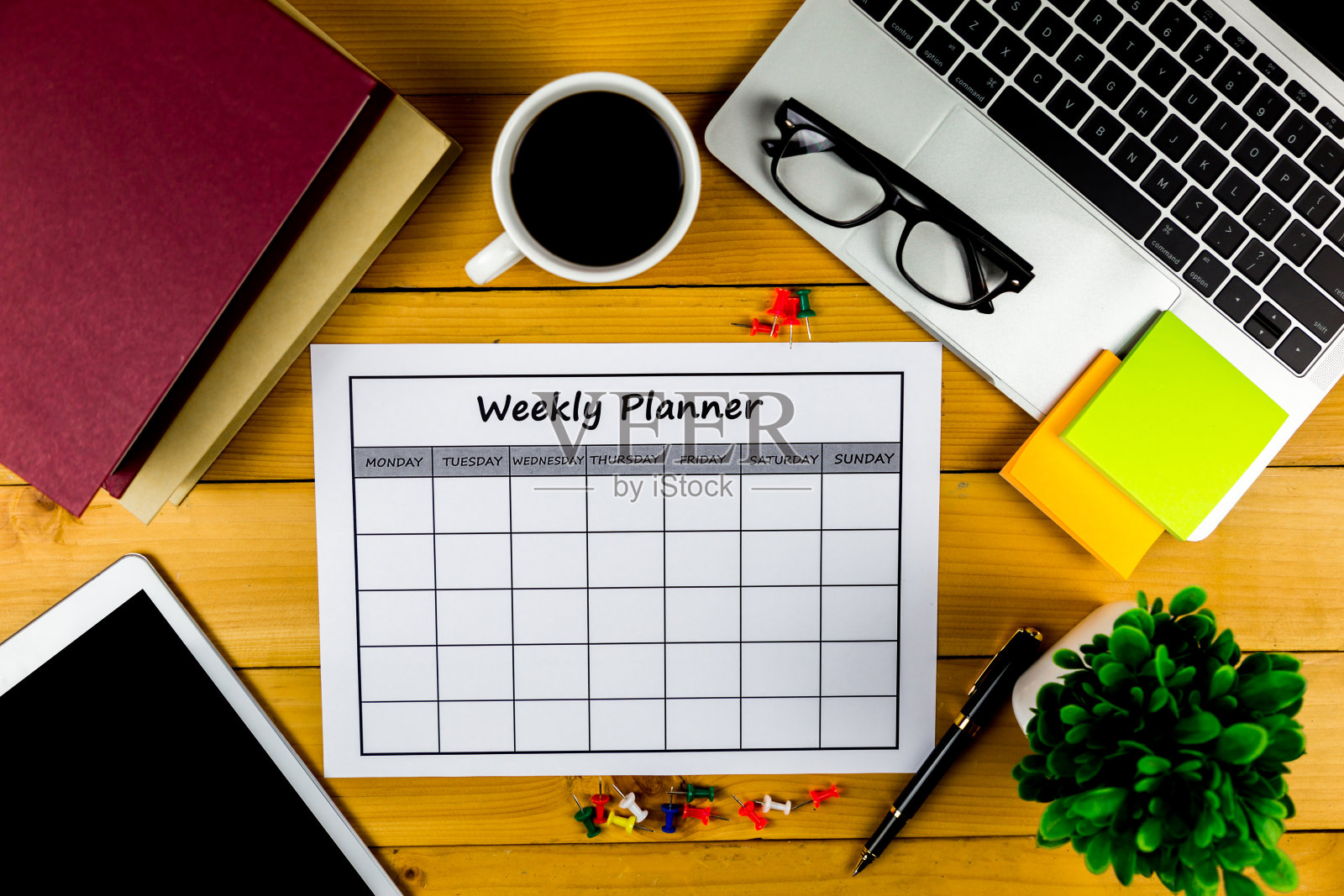 每周计划一周内的业务或活动。照片摄影图片