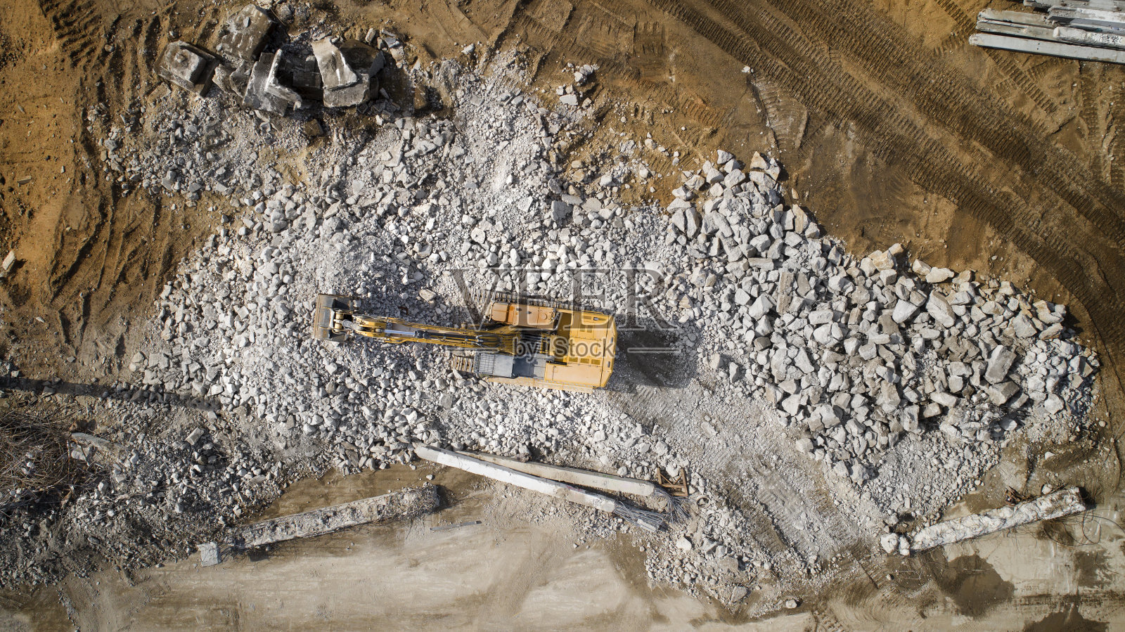 拆迁面积大——杂物及建筑机械、推土机照片摄影图片