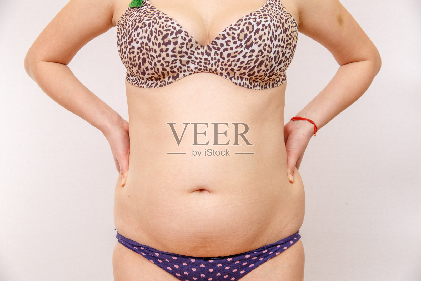 健康和节食前的女人照片摄影图片