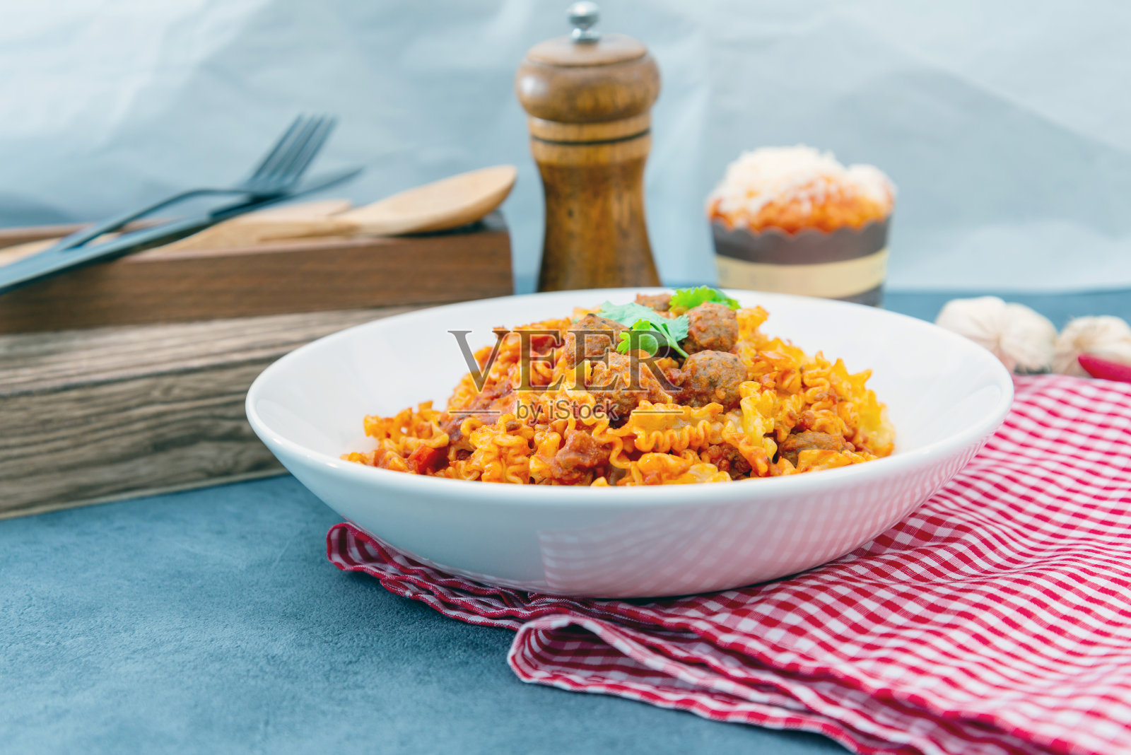 传统美味的蒸粗麦粉牛肉球照片摄影图片